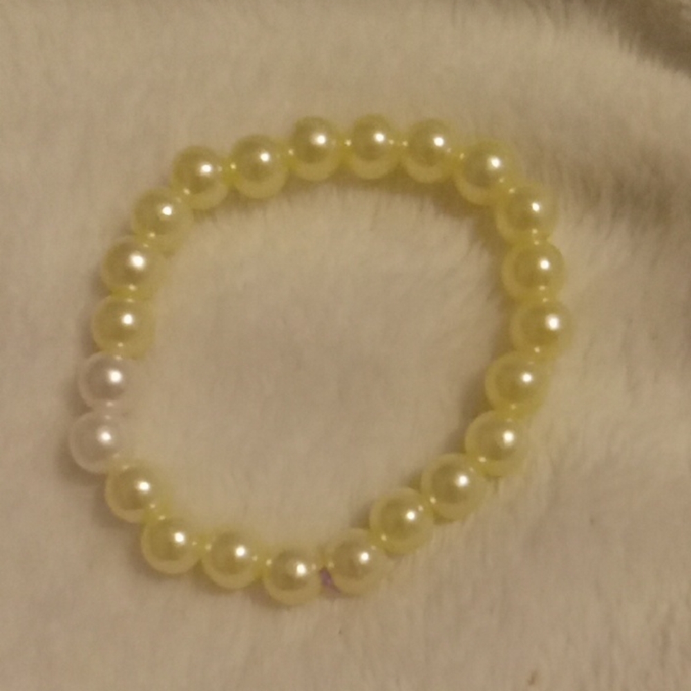 Elegant Yellow Pearl Bracelet
